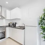 Guestready - Japandi-chic In Lägenhet