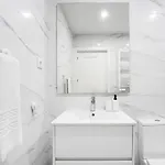 Guestready - Japandi-chic In Lägenhet *